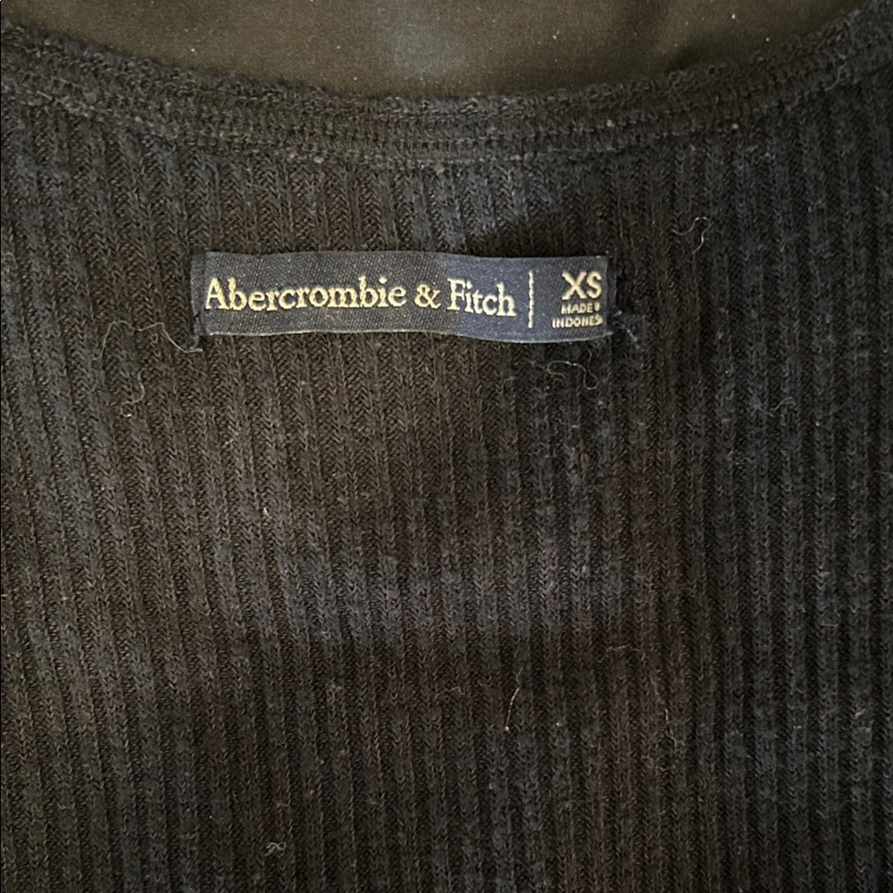 Abercrombie & Fitch Black Ribbed Short-Sleeve Button Front Top - Picture 2 of 3